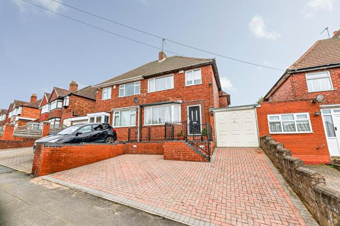 3 Bedroom Semi Detached House For Sale In Jayshaw Avenue, Birmingham, B43