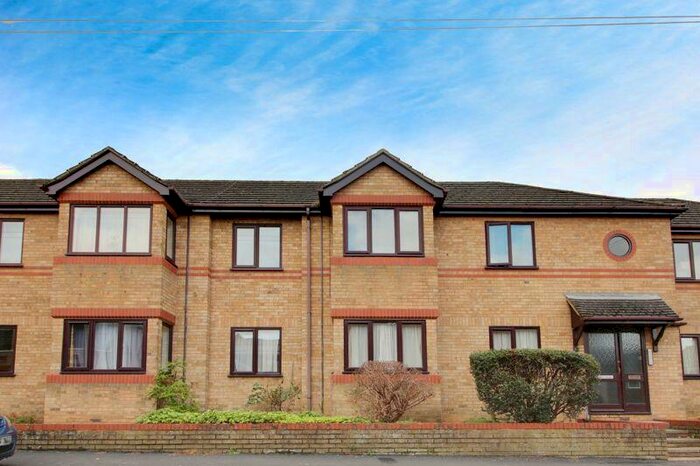 2 Bedroom Apartment To Rent In Avenue Road, St. Neots, PE19