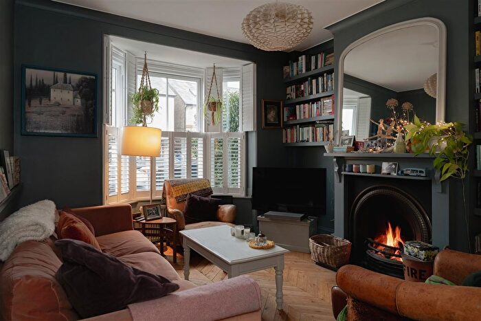 4 Bedroom Semi Detached House For Sale In Shrewsbury Road, Redhill, RH1