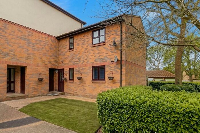 2 Bedroom Maisonette For Sale In Courtney Park Road, Langdon Hills, SS16