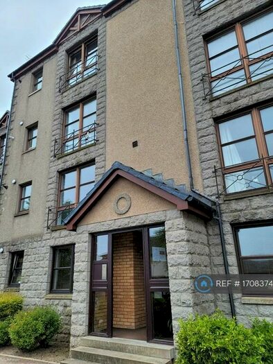 3 Bedroom Flat To Rent In Roslin Place, Aberdeen, AB24