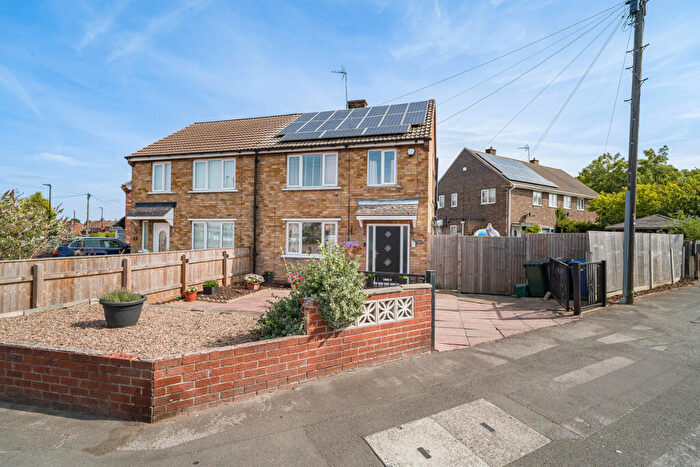 3 Bedroom Semi-Detached House For Sale In Clay Flat Lane, Rossington, DN11