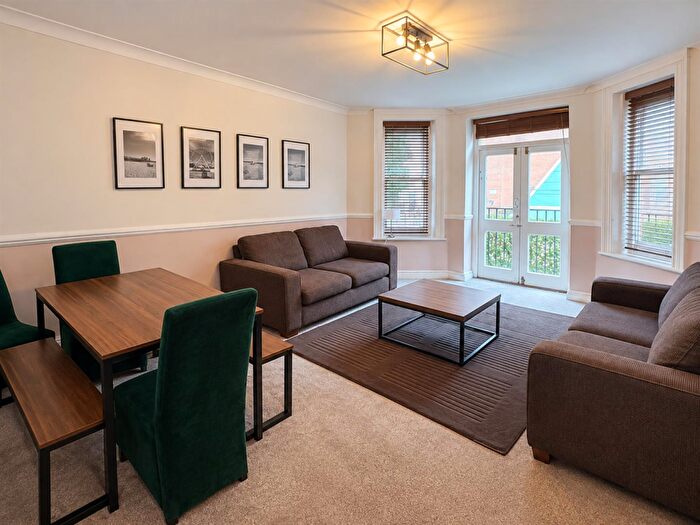 2 Bedroom Flat To Rent In Dalkeith Steps, Bournemouth, BH1