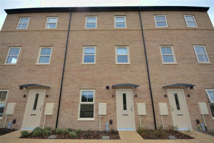 2 Bedroom Town House To Rent In Huntingdon Street, Castleford, WF10