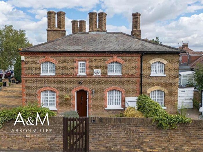 2 Bedroom Cottage For Sale In Tanners Lane, Barkingside, IG6