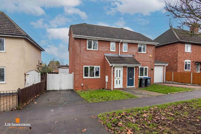 3 Bedroom Semi Detached House For Sale In Pendred Road, Rugby, Warwickshire, CV22