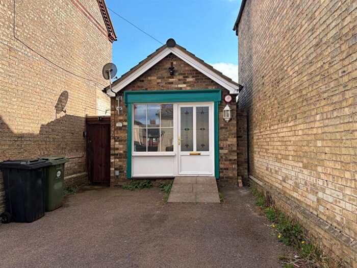 1 Bedroom Detached House To Rent In Regent Street, Stotfold, Hitchin, SG5