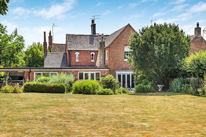 4 Bedroom Semi-Detached House For Sale In Birdingbury Road, Marton, Rugby, CV23