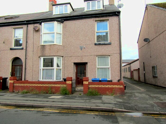 2 Bedroom Flat To Rent In Kinmel Street, Rhyl, Denbighshire, LL18