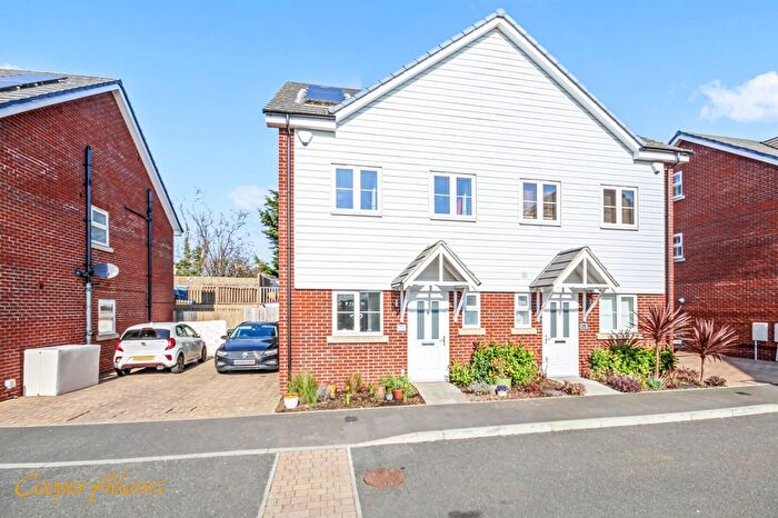 3 Bedroom Semi Detached House For Sale In Quiet Waters Close, Angmering, BN16