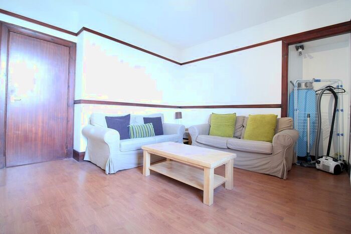 2 Bedroom Flat To Rent In Union Grove, First Floor Right, AB10