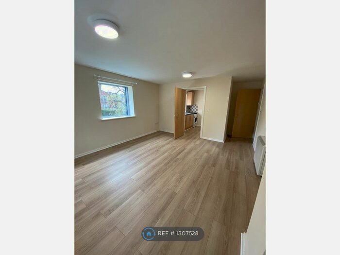2 Bedroom Flat To Rent In The Pinnacle, Wakefield WF1