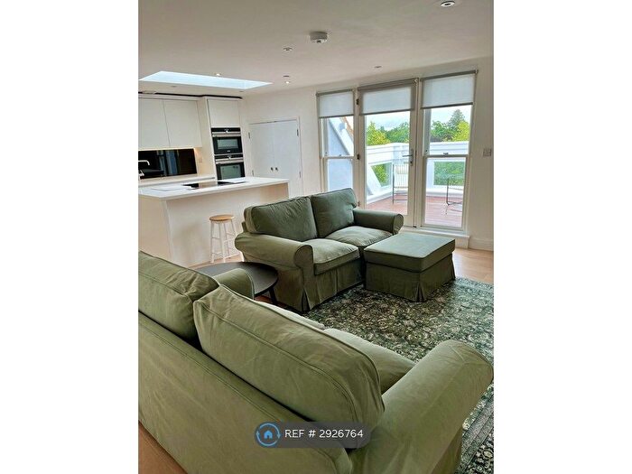 2 Bedroom Flat To Rent In King Georges Walk, Esher, KT10