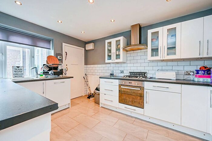 3 Bedroom Flat To Rent In Hanger Green, Hanger Hill, London, W5