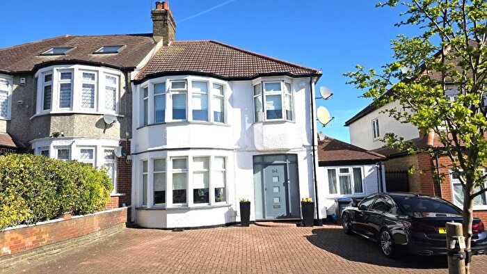 4 Bedroom Semi-Detached House To Rent In Bourne Hill, London, N13