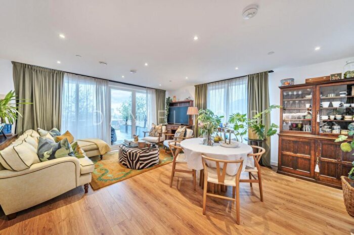 2 Bedroom Apartment For Sale In Dockley Road, London, SE16