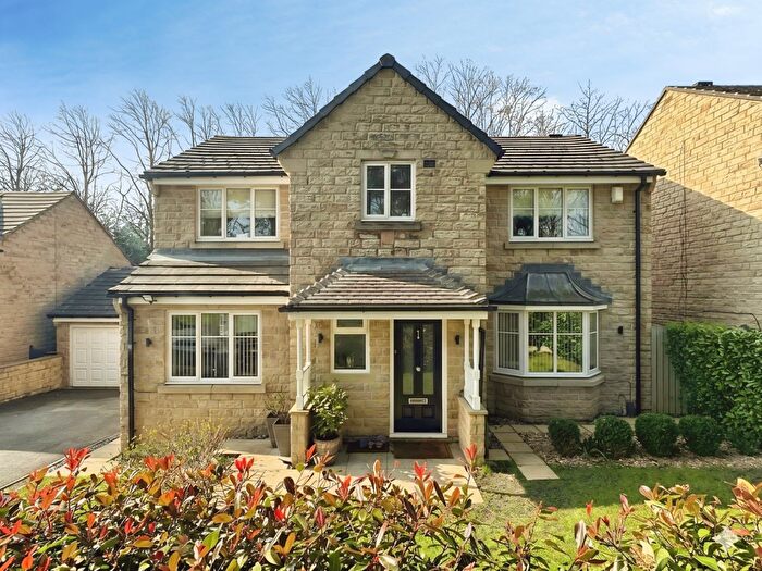 4 Bedroom Detached House For Sale In Wyvern Avenue, Huddersfield, HD3