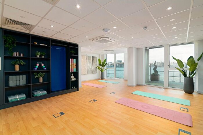 1 Bedroom Apartment To Rent In Centenary Plaza, Southampton, Hampshire, SO19