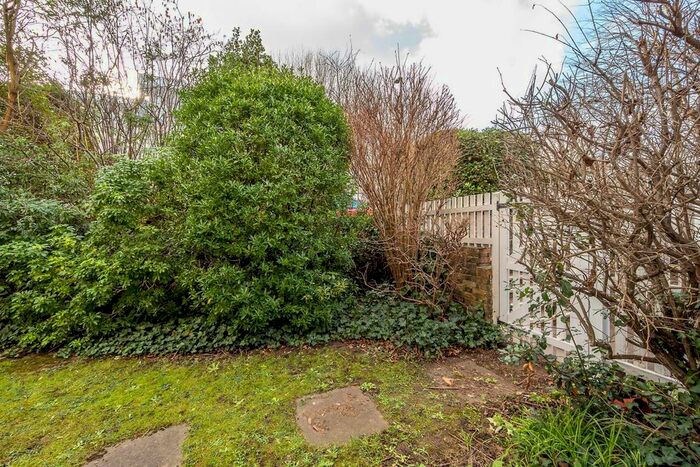 Studio To Rent In Mercier Road, Putney, London, SW15