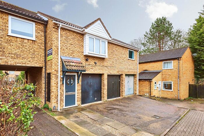 2 Bedroom Maisonette For Sale In Linnet, Orton Wistow, Peterborough, PE2