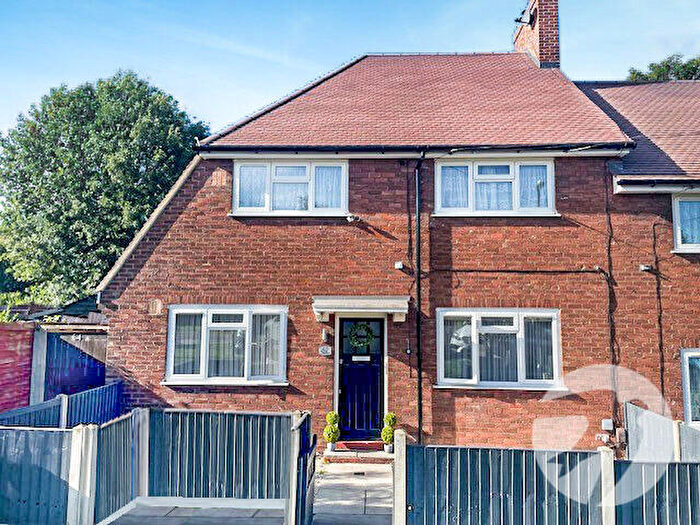 2 Bedroom Maisonette For Sale In Campfield Road, Eltham, London, SE9