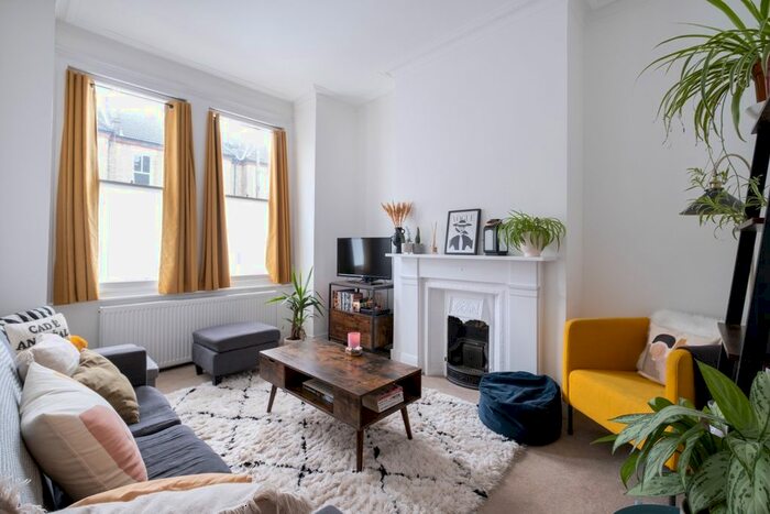 2 Bedroom Flat To Rent In Renmuir Street, London, SW17