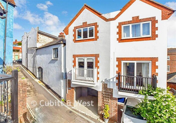 3 Bedroom Town House For Sale In Brewery Hill, Arundel, West Sussex, BN18