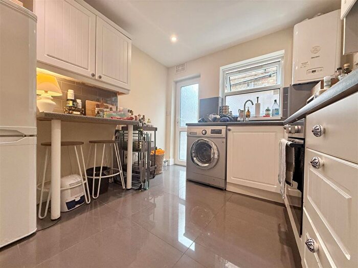 1 Bedroom Maisonette To Rent In Landor Road, London, SW9