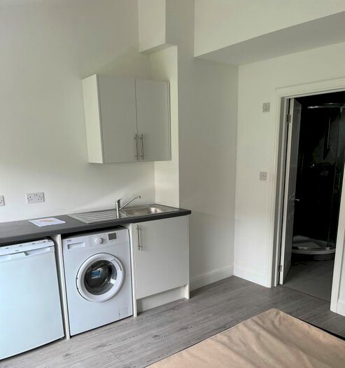 Studio To Rent In Willow Way, Potters Bar, EN6