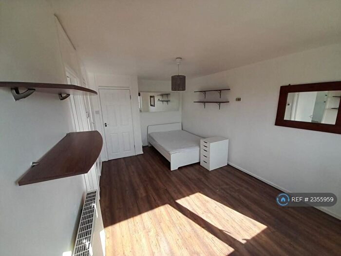 Studio To Rent In Gardner Close, London, E11