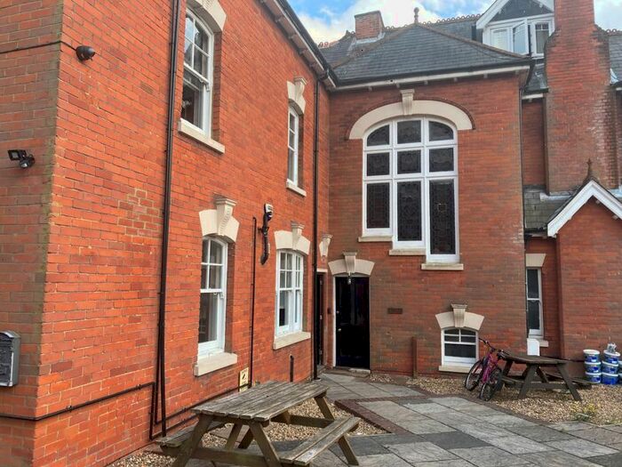 2 Bedroom Flat To Rent In Manor Road, Aldershot, GU11