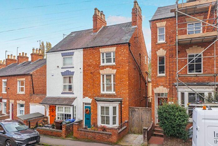 5 Bedroom Semi Detached House For Sale In Queens Road, Banbury, OX16