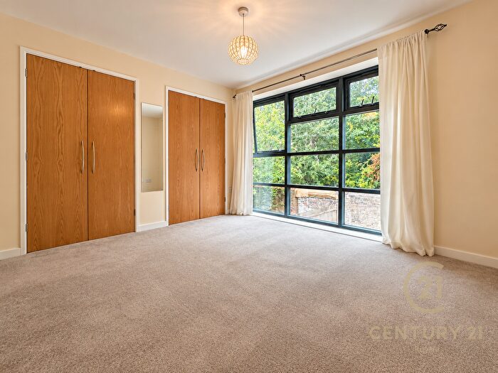 5 Bedroom Semi-Detached House For Sale In Roehampton Vale, London, SW15