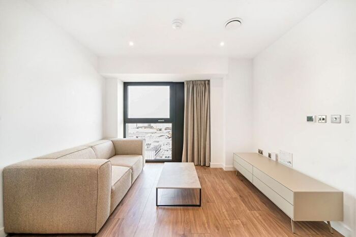 1 Bedroom Flat To Rent In Victoria Road, North Acton, W3