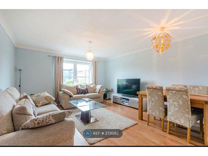 2 Bedroom Flat To Rent In Wheatcroft Court, Sutton, SM1
