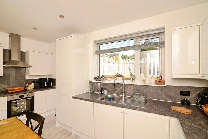 3 Bedroom Terraced House For Sale In Victoria Avenue, Hastings, TN35