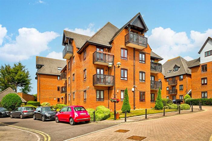 2 Bedroom Apartment To Rent In Epping New Road, Buckhurst Hill, IG9