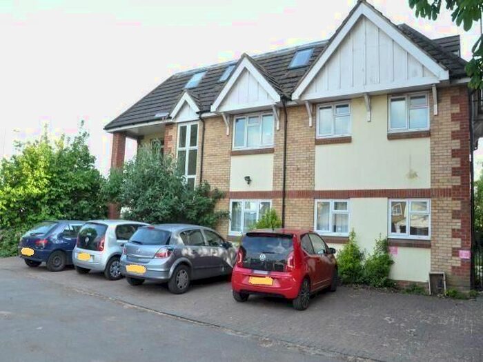 3 Bedroom Flat To Rent In Park House, Pratts Lane, Hersham, KT12