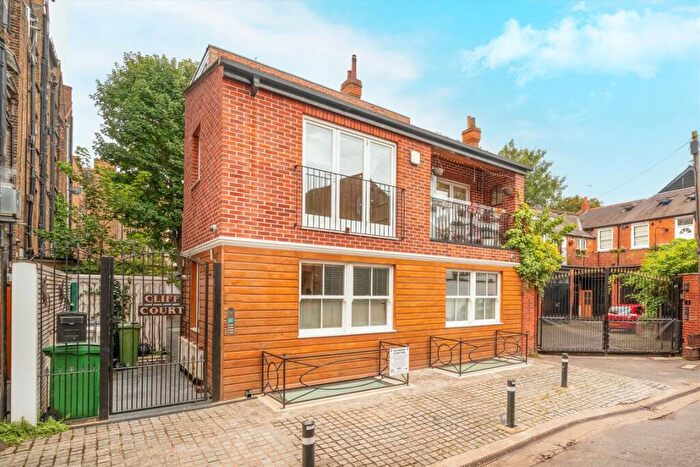 2 Bedroom Flat For Sale In West Cottages, West Hampstead, NW6