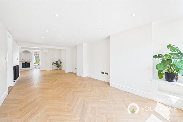 5 Bedroom End Of Terrace House For Sale In Kemps Lane, Beccles, Suffolk, NR34