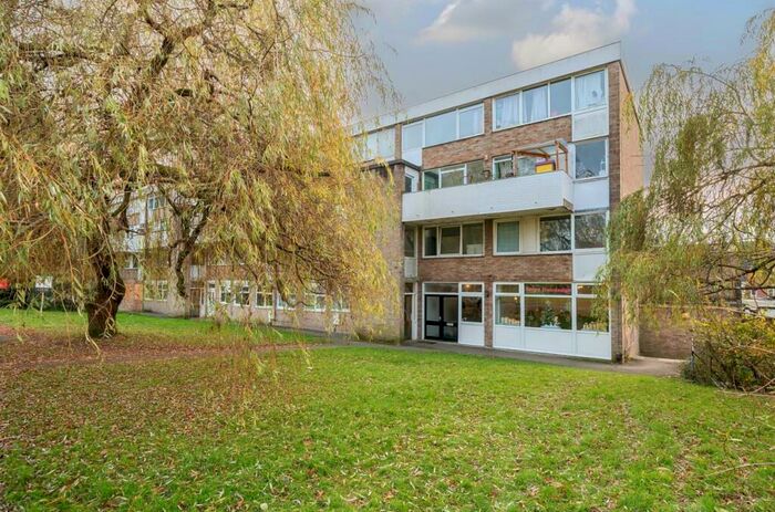 2 Bedroom Flat To Rent In Sycamore Avenue, Hiltingbury, Chandler's Ford, SO53