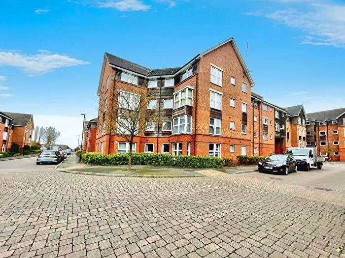 1 Bedroom Flat For Sale In Bedroom First Floor Flat For Sale, Chain Court, Old Town, SN1
