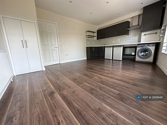 2 Bedroom Flat To Rent In High Street, London, N8