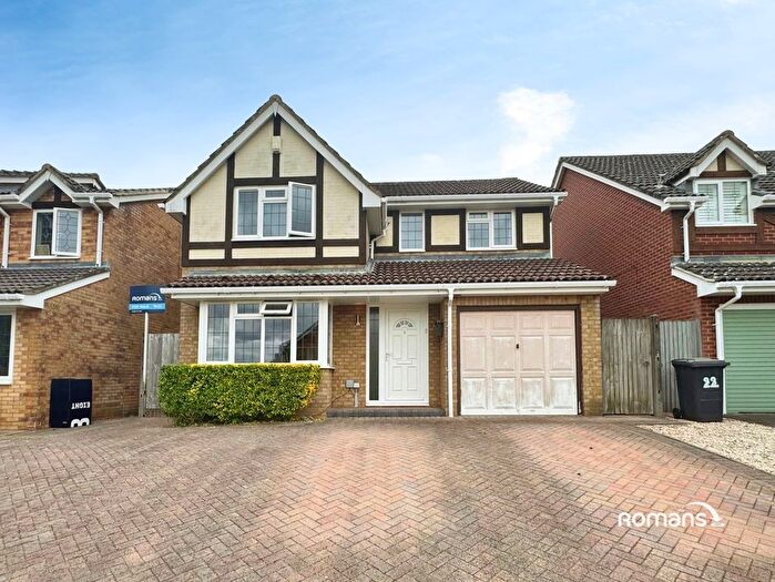 4 Bedroom Detached House For Sale In Lyndhurst Drive, Basingstoke, Hampshire, RG22