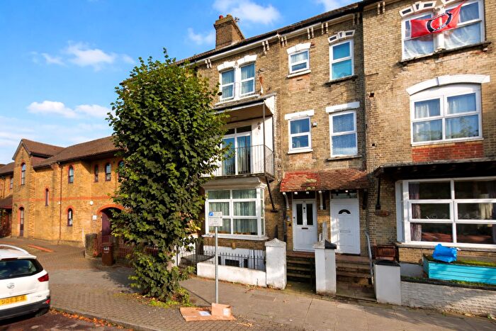 2 Bedroom Flat To Rent In Marlborough Road, Gillingham, ME7