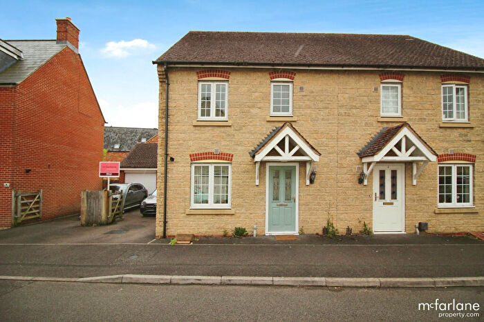 3 Bedroom Semi-Detached House To Rent In Winterbourne Road, North Swindon, SN25
