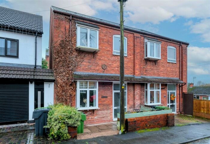 2 Bedroom End Of Terrace House To Rent In Carlyle Road, Bromsgrove, B60