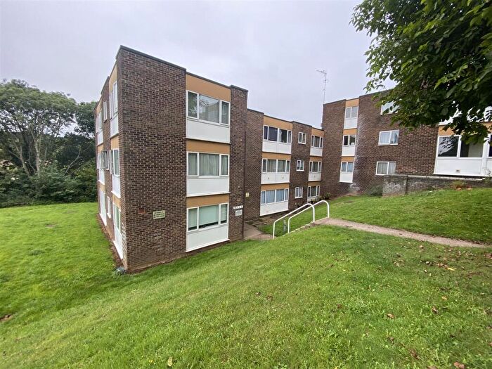 2 Bedroom Apartment For Sale In Hillside, Hoddesdon, EN11