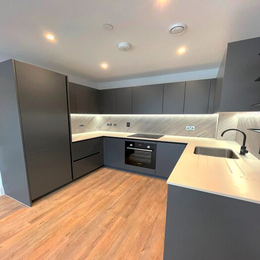 2 Bedroom Flat To Rent In Memorial Avenue, Slough, SL1