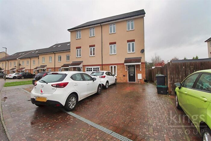 4 Bedroom Semi Detached House For Sale In Robinia Road, Broxbourne, EN10